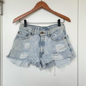 LEVIS ACID WASH HIGH RISE JEAN SHORTS